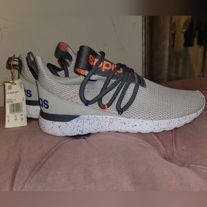 Adidas size 6 in woman shoes